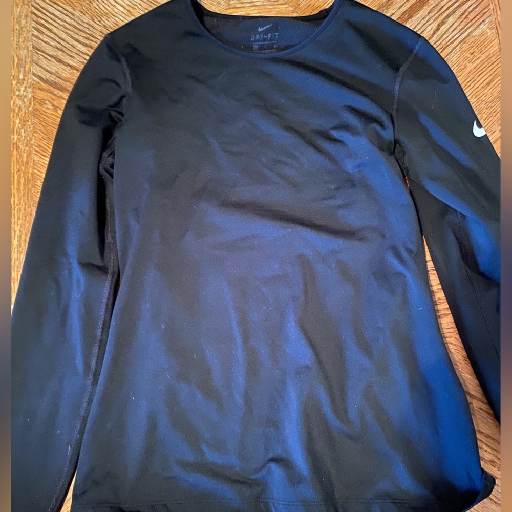 Black Nike dry fit long sleeve tee small